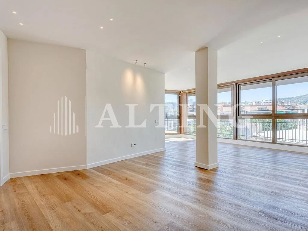 Living Room - Reformed Apartment with Terrace in Barcelona