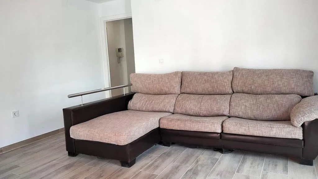 Elutuba - Student-Friendly Flat with Balcony in Altabix