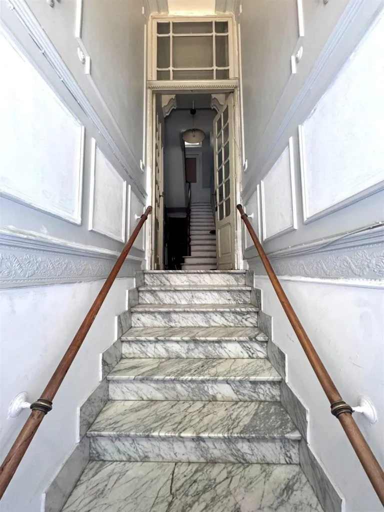 Toad - House with Multiple Apartments in Saint-Gilles
