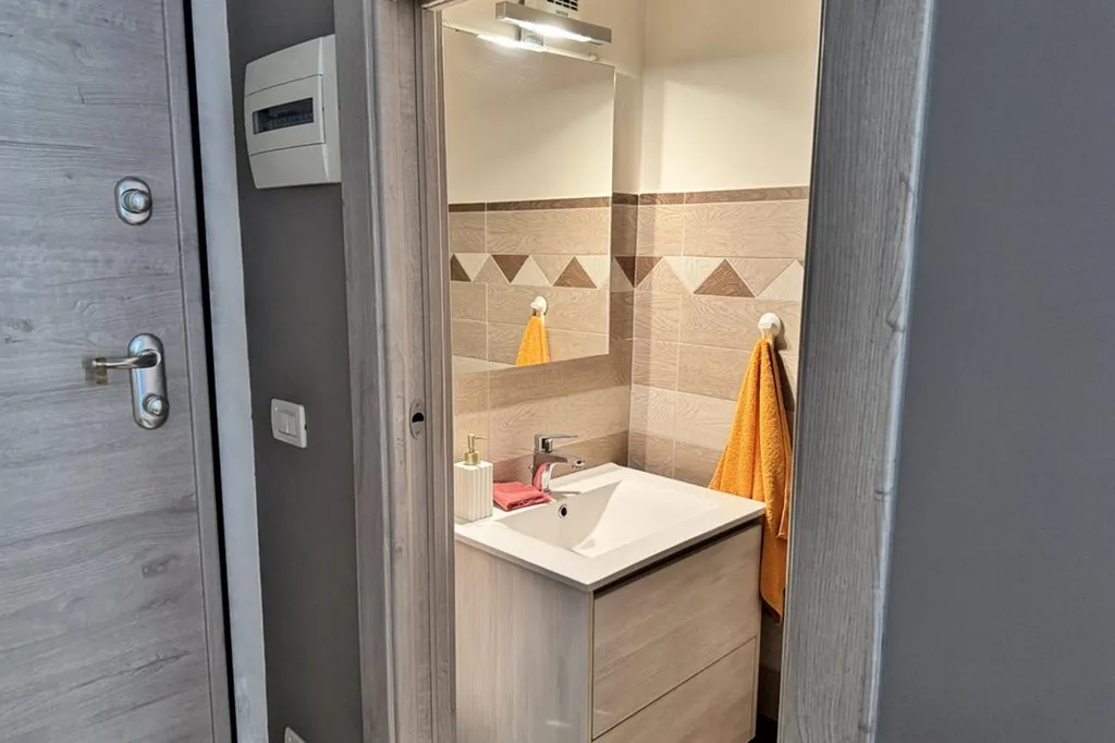 Salles de bain - Rear-Access Semi-Detached House with Mountain View in Itri