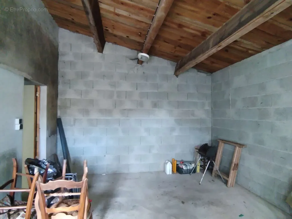 Garage - Pavillon 3 Chambres avec Dépendances en Centre Bourg