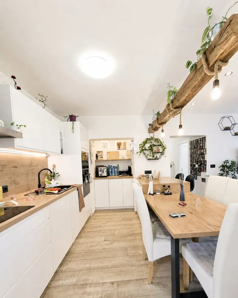 Köök - Fully Renovated Flat with Storage in Pula