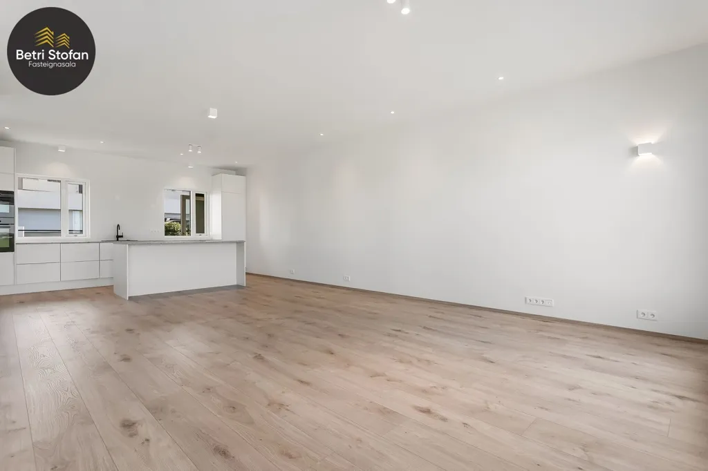 Cuisine - Modern Apartment with Garden in Garðabær