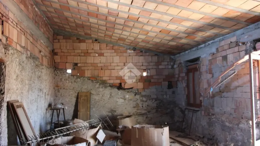 Toad - Semi-detached House in Historic Centre, Grisolia