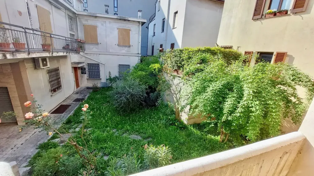 Garden - 7-Room Apartment with Balcony in Fabriano
