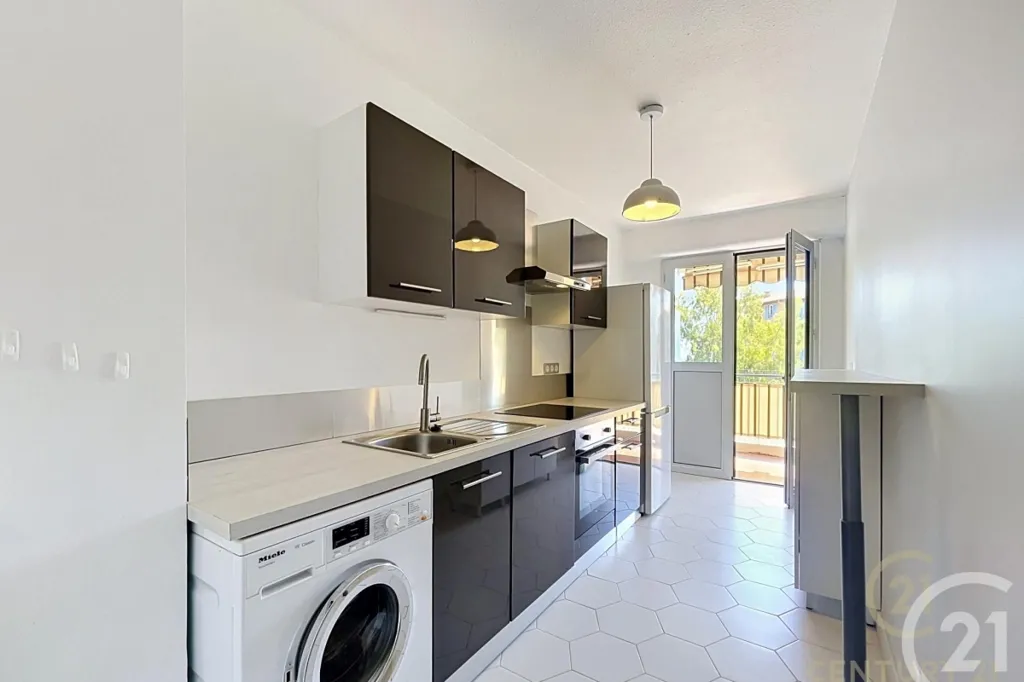 Cuisine - Appartement Traversant avec Terrasse au Centre d'Antibes