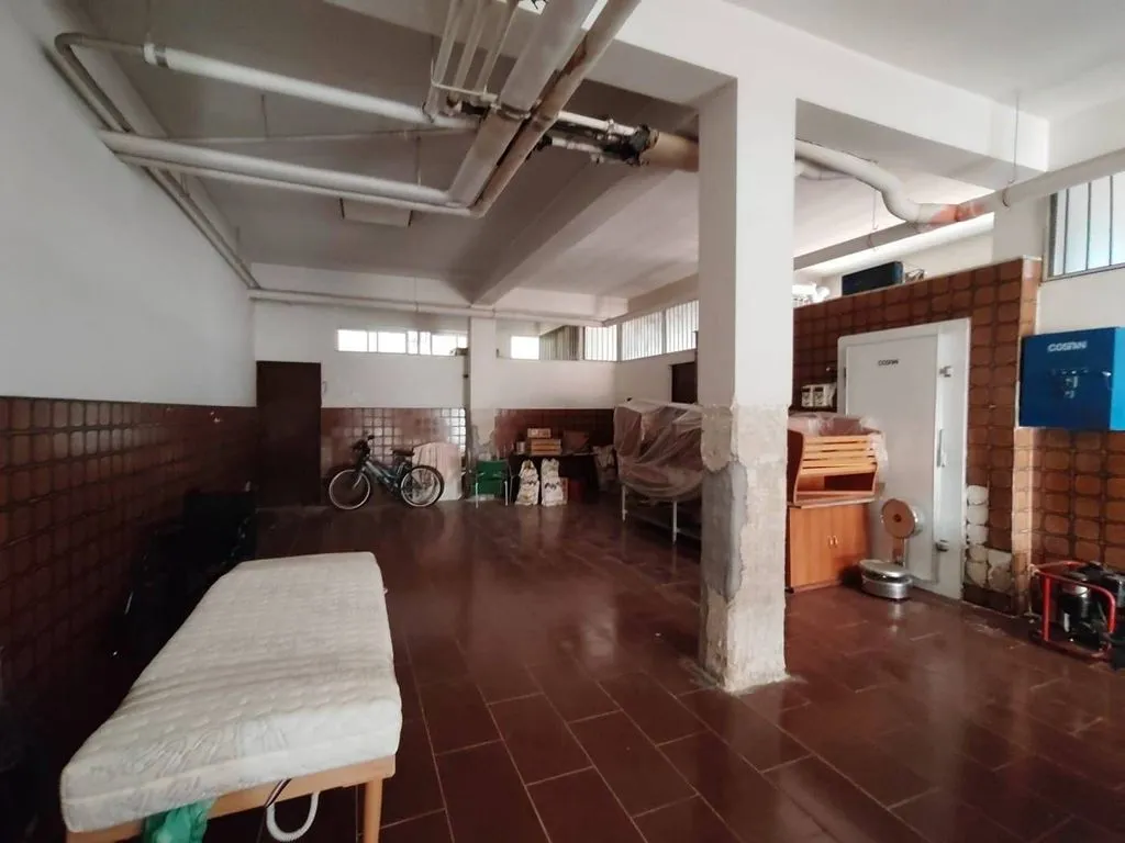 Garage - Luxury Villa with Private Garden in Palermo