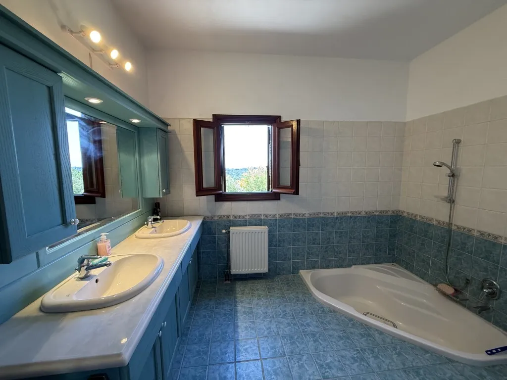 Bagni - 3-Storey Villa with Panoramic Views in Vasilika, Corfu