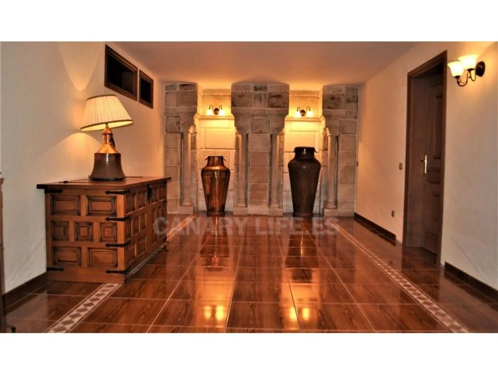 Entrée - Luxury Villa with Romanesque Features in San Bartolomé