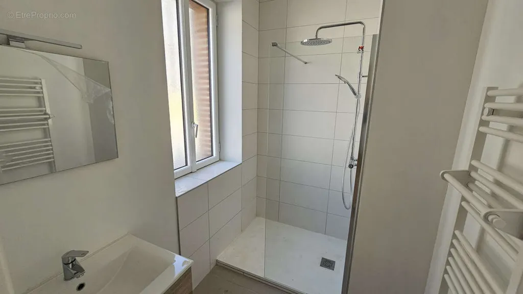 Salles de bain - Appartement Neuf avec Terrasse au Quartier Busca