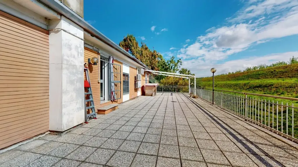 Terrass - Independent House with Workshop in Cento