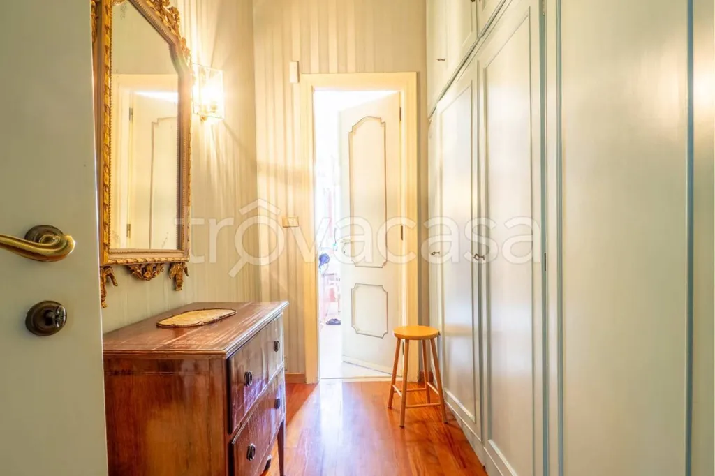 Ingresso - Apartment with Balcony in Turin's Crocetta