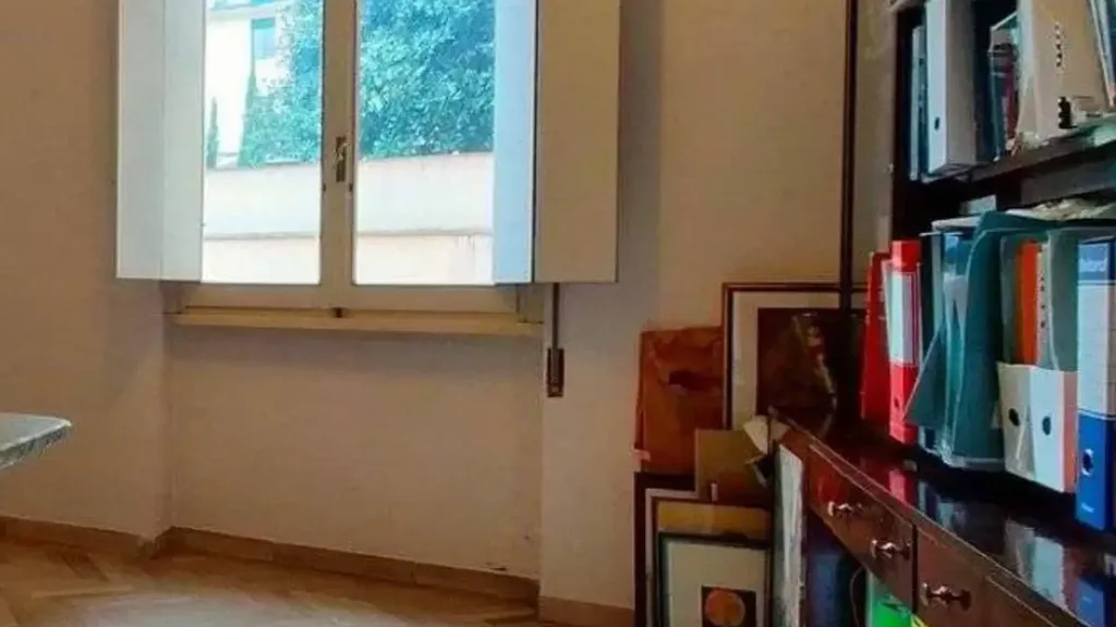 Bureau - Noble Staircase-Linked Apartments in Florence