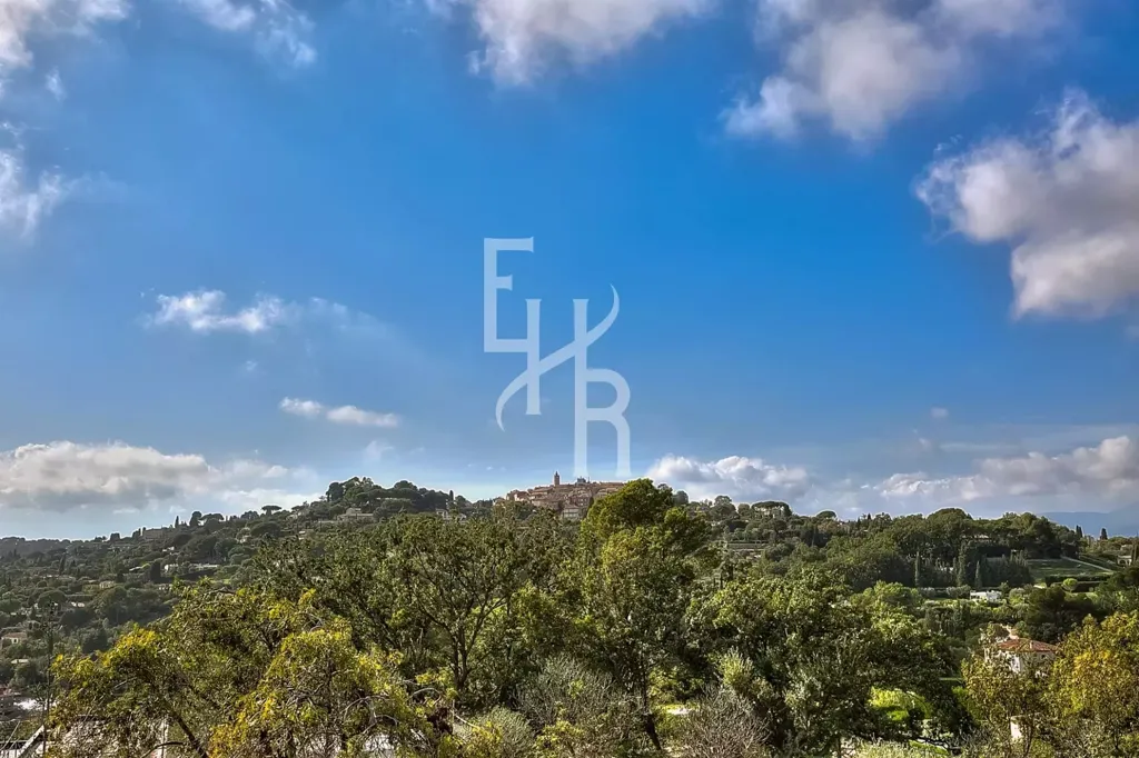 Villa with Pool in Mougins