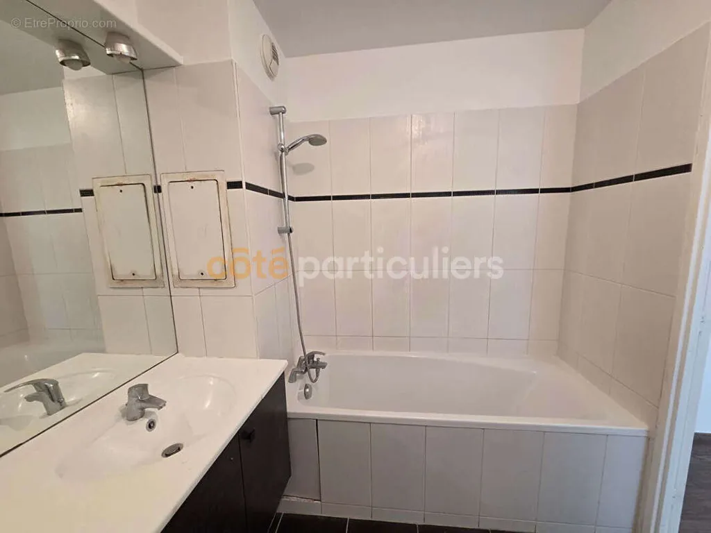 Bagni - Modern Flat with Parking near Line 7, Pantin