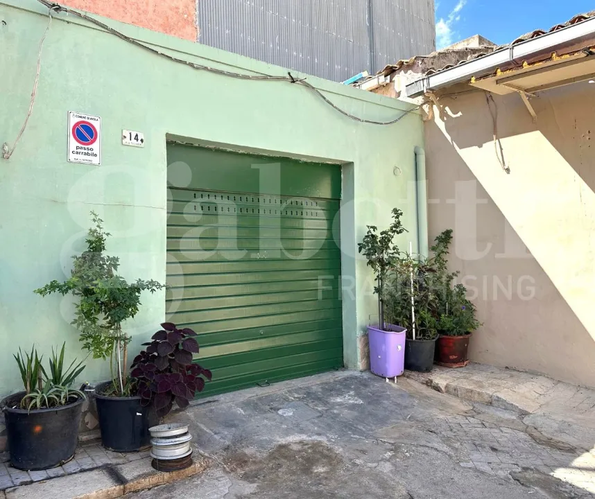 Aed - Independent House in Central Avola