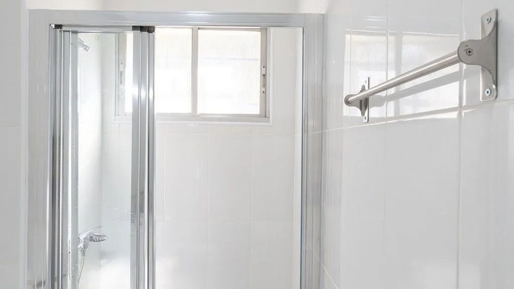 Bathrooms - Furnished Flat with Heating in Entrevías