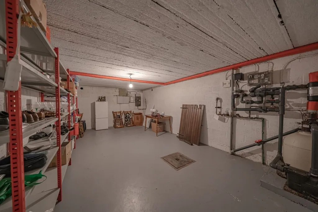 Garage - Villa avec Piscine et Jardin à Mont-St-Jean, Waterloo