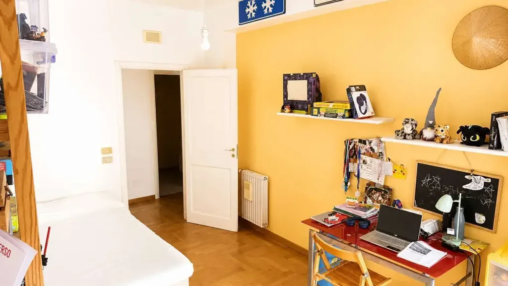 Bedrooms - 4-Bedroom Apartment with Balcony in Marsala