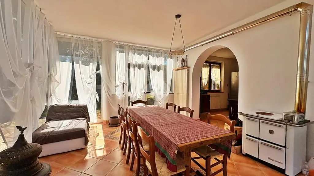 Salle à manger - Renovated Villa with Pool in Fabriano