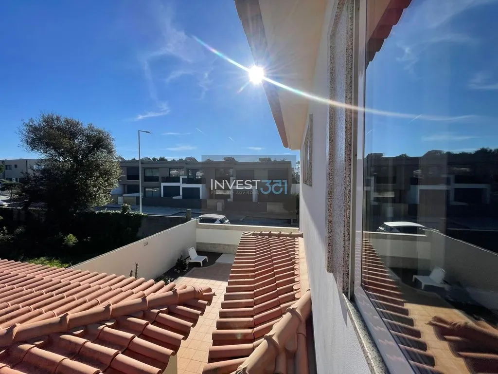 Exterior - Single-Story Villa with Terrace in Porto