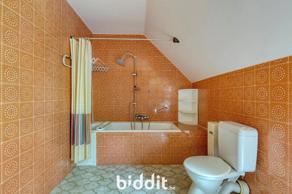 Bathrooms - Rustic Semi-detached House with Garden near Ghent