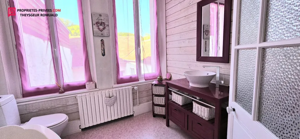 Vannitoad - Charming Town House with Courtyard in Château Renard