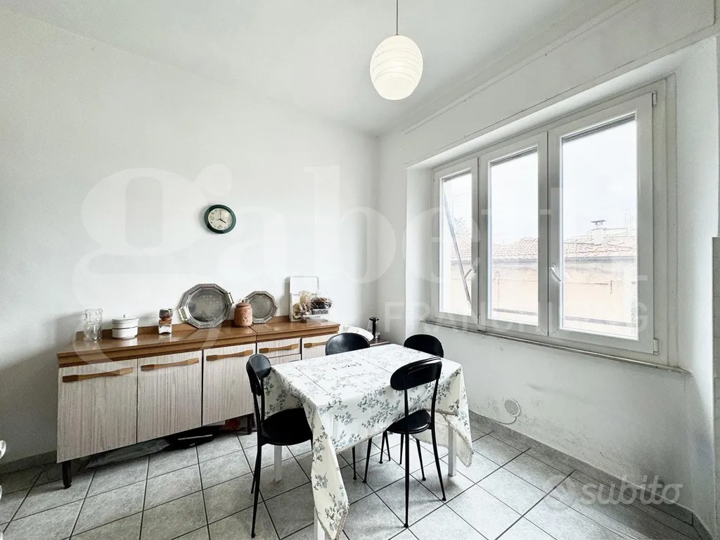 First Floor Flat with Fireplace in Orte