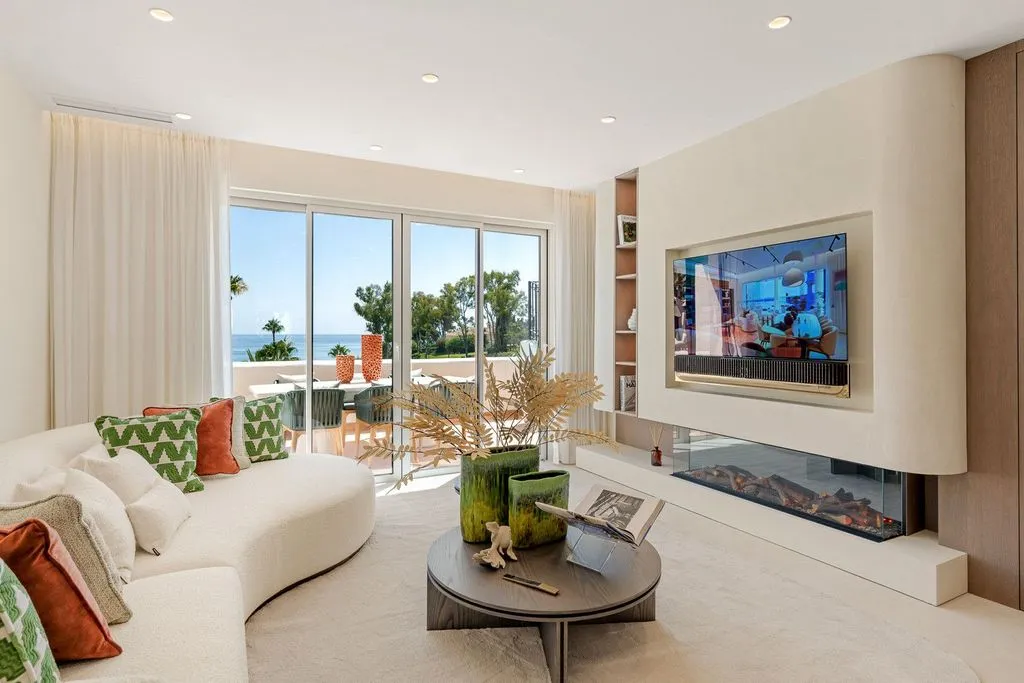 Séjour - Beachfront Penthouse with Rooftop Spa in Estepona
