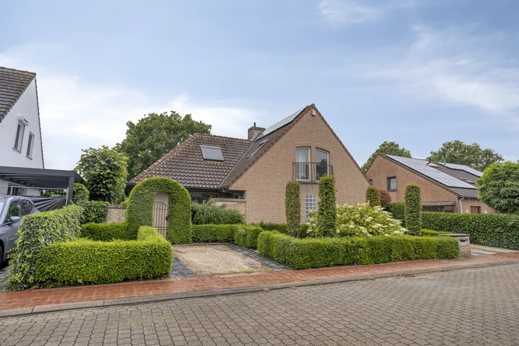 Välivaade - Villa with Solar Panels in Sint-And