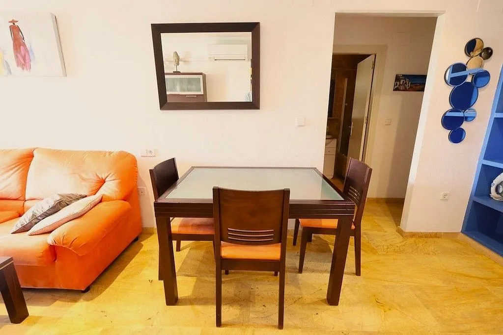 Söögituba - Seafront Apartment with Pool in Cabo Roig