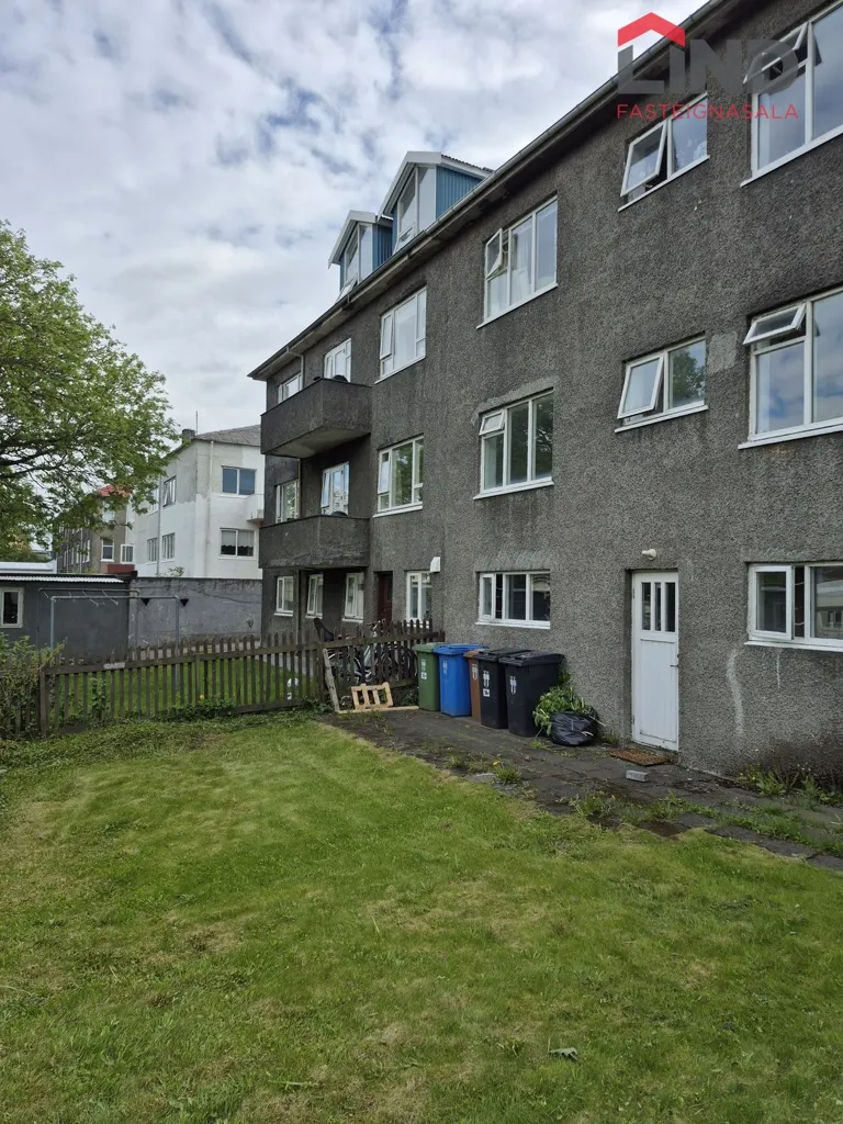 Jardin - Shared Entrance Apartment in Reykjavik