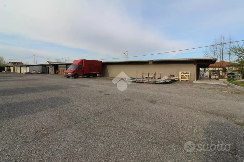 Esterno - Industrial Complex with Exhibition Space near Brescia