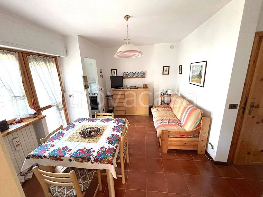 Söögituba - Three-bedroom Apartment with Balcony in Oulx
