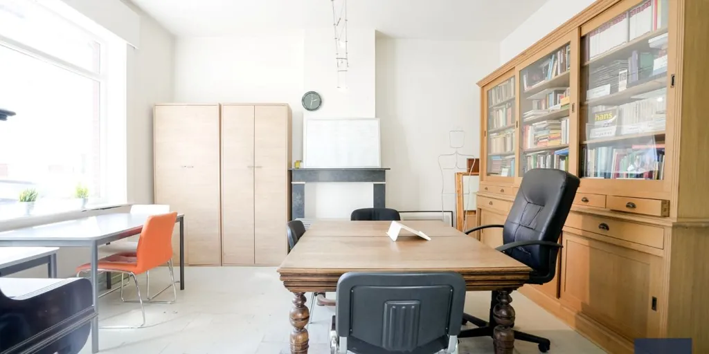 Office - Renovated Property with Courtyard in Ledeberg