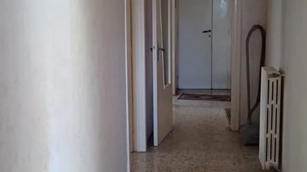 Esik - Spacious Rental Flat with Veranda in Brindisi