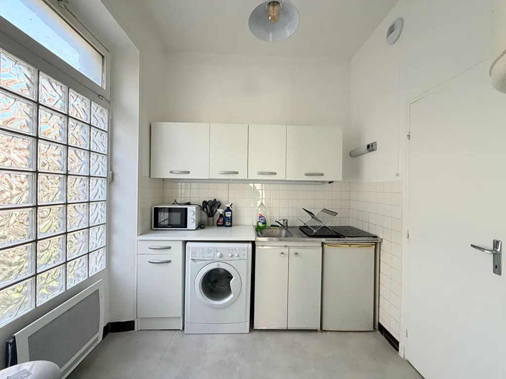 Kitchen - Meubled Studio with Intercom in Reims
