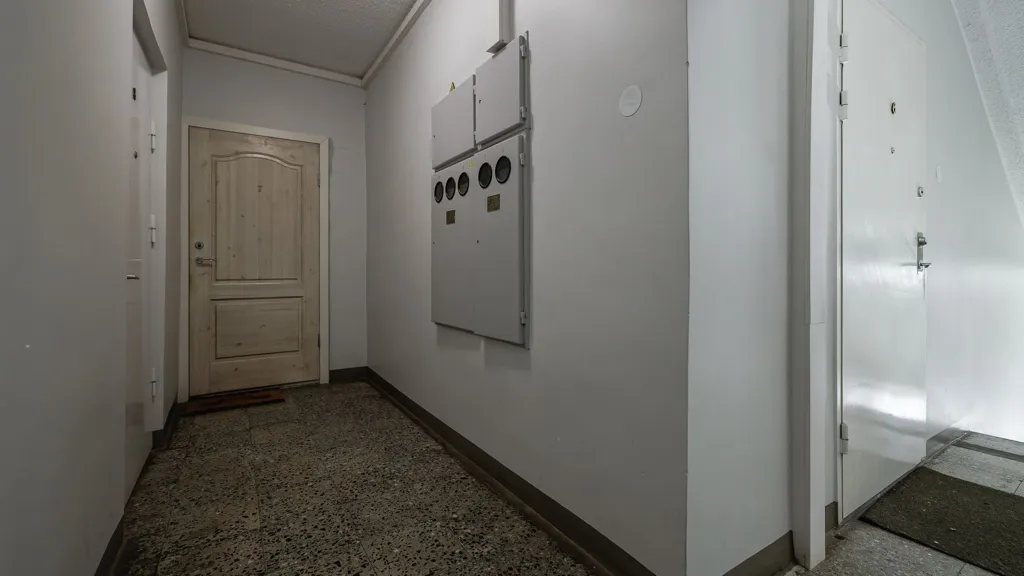 hallway_entrance