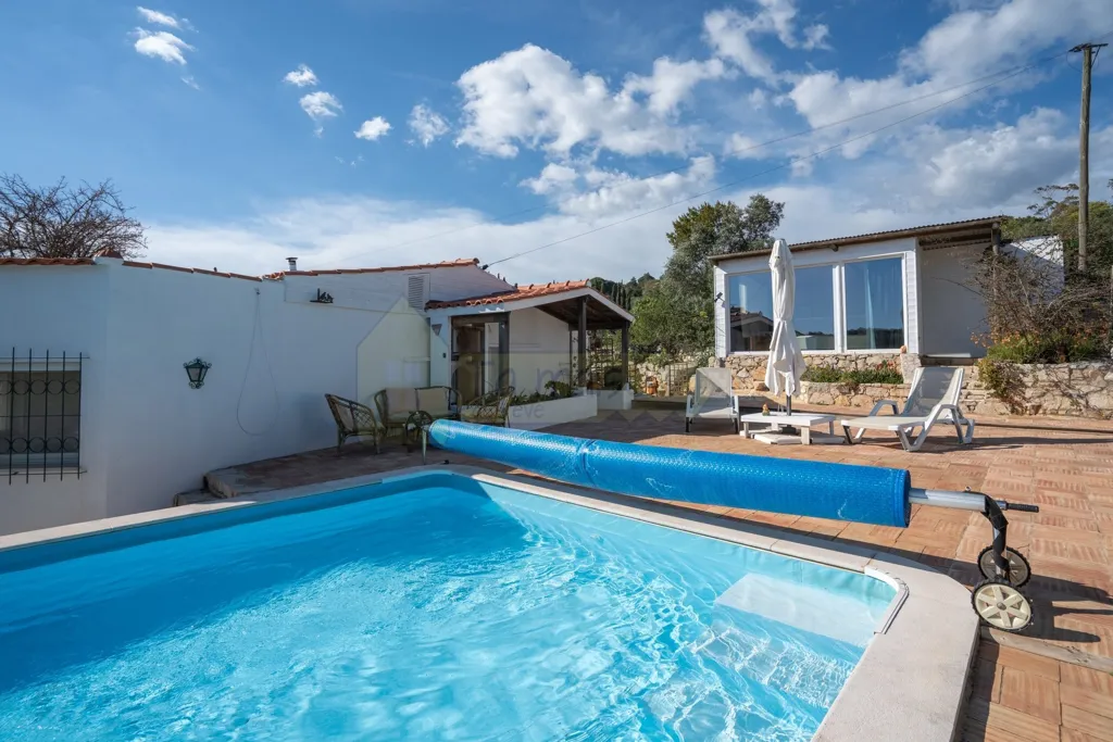 Piscine - Single-Storey Villa with Pool in Faro