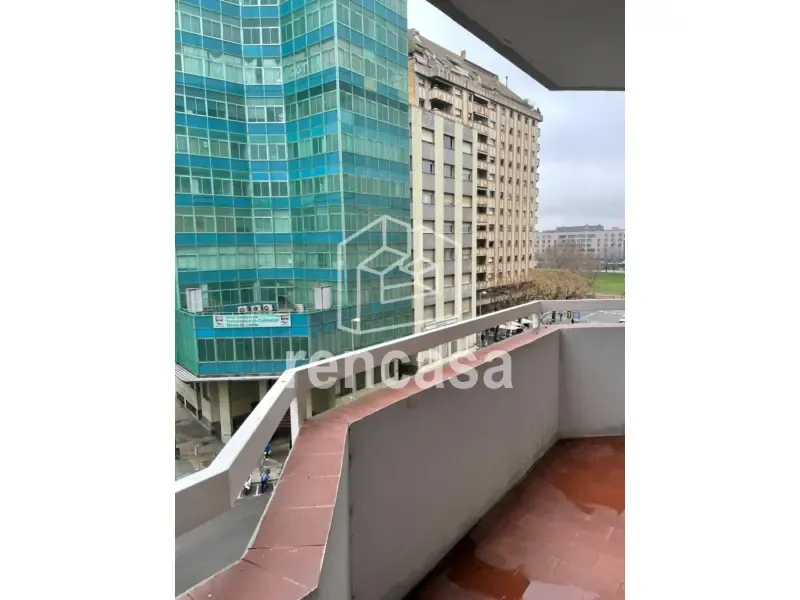 Rõdu - Spacious Flat with Balcony in Instituts