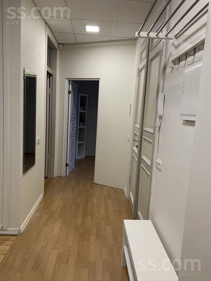 Entrée - Furnished Apartment with High Ceilings in Riga Centre