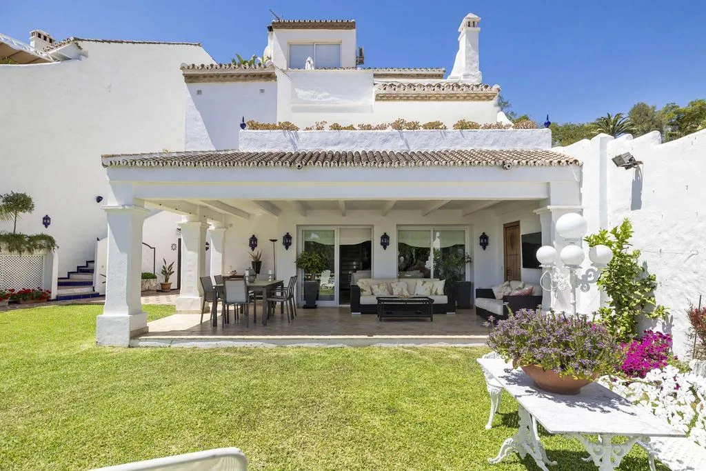 Terrace - Luxury Townhouse with Pool in Marbella
