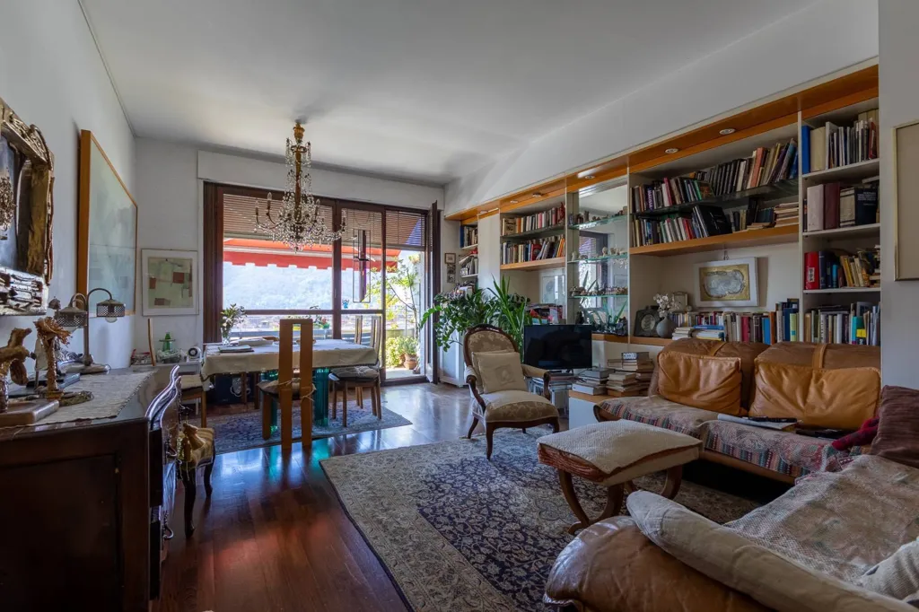 Soggiorno - 4-Room Apartment with Lake View in Como