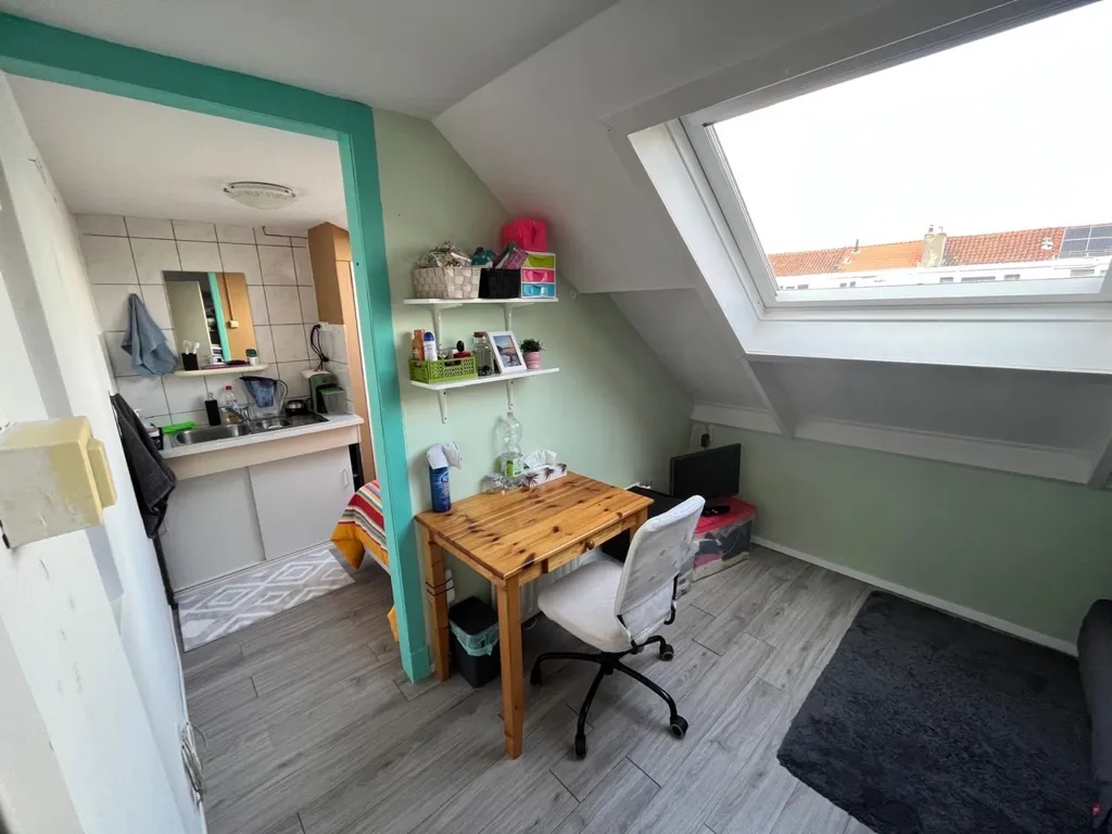 Pièces - Furnished Room in Zuilen