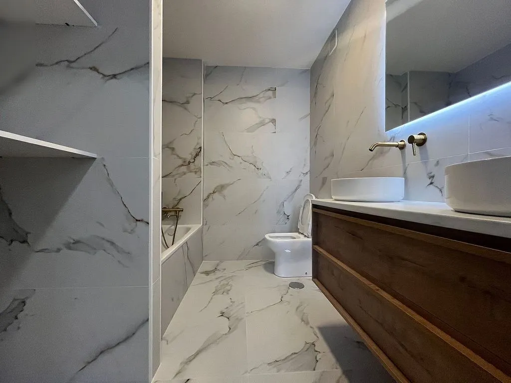 Bathrooms - Apartment with Terrace in Canillas, Madrid