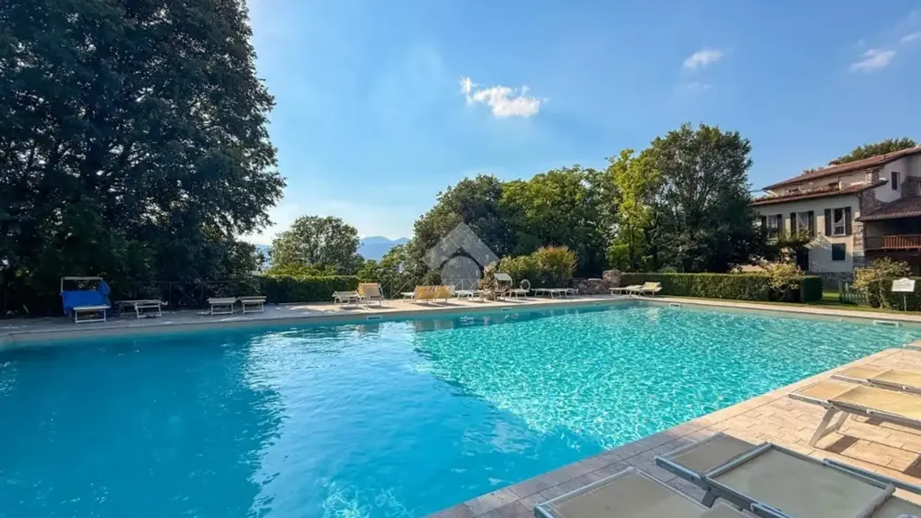 Piscina - Elegant Apartment with Pool in Calvagese della Riviera