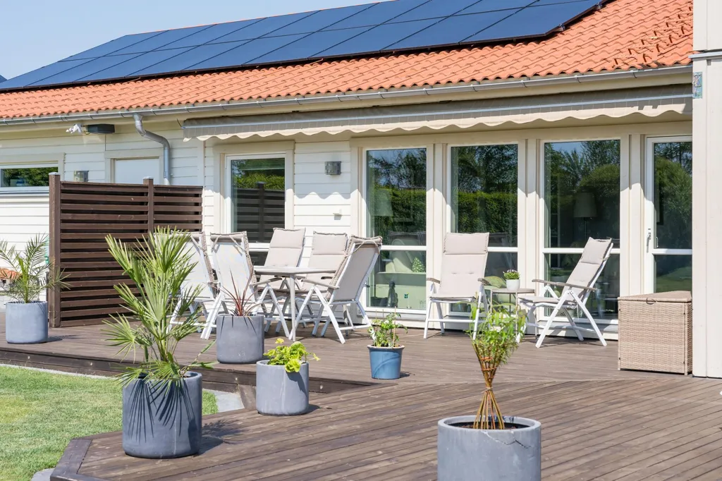 Terrasse - Modern Villa with Garden in Vikingstad
