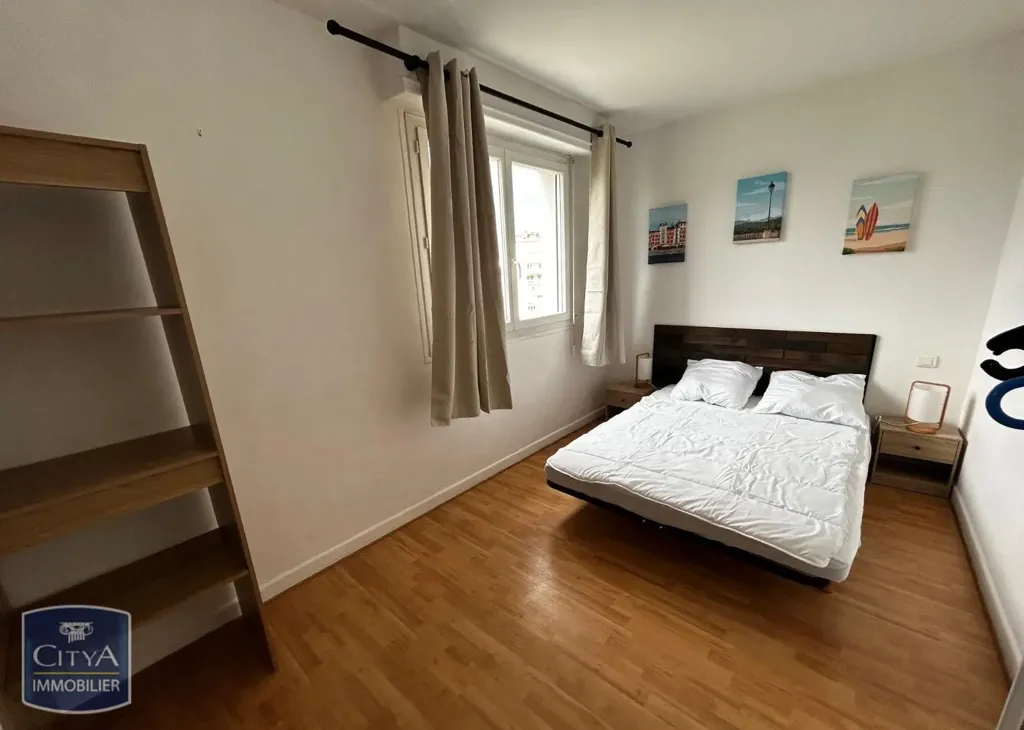 Chambres - Appartement Rénové avec Vue Dégagée à Pau