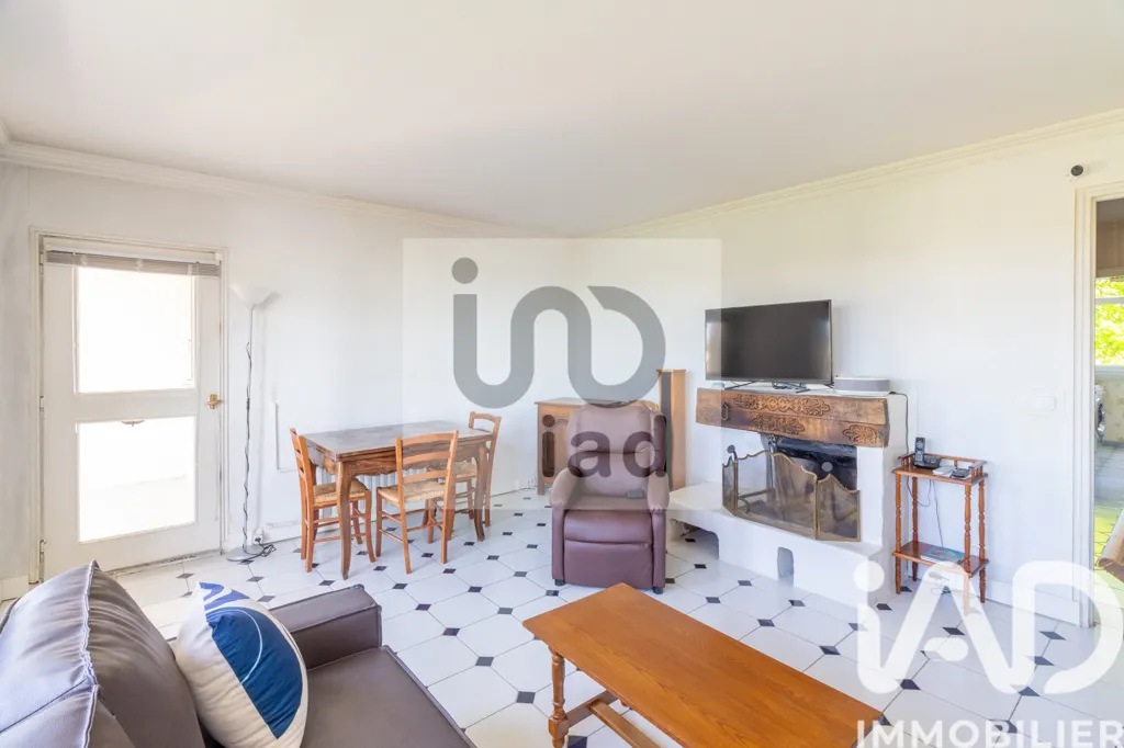 Séjour - Appartement 4 Pièces avec Terrasse Sud dans Environnement Calme