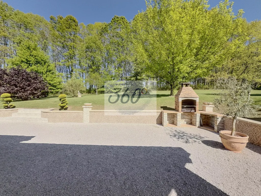 Terrass - Modern House with Central Fireplace in Village